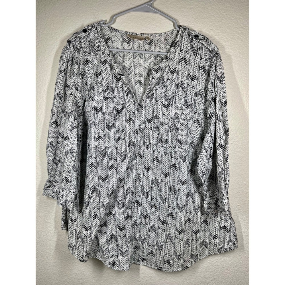 Kenar Woman 2X Black White Print 3/4 Sleeve Button Detail V Neck Blouse Top